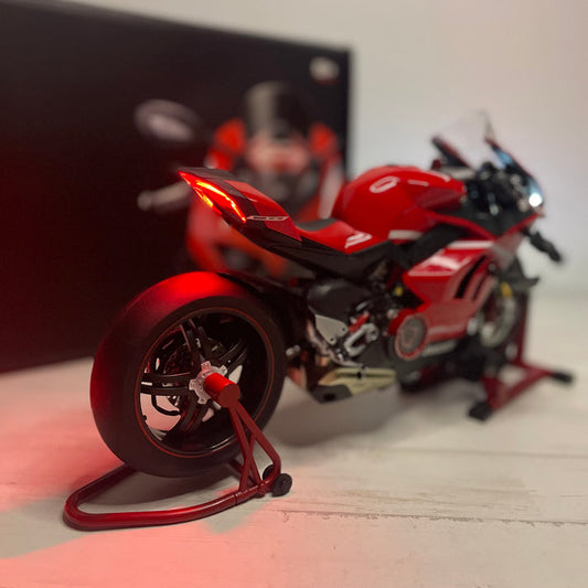RC Motorcycle Model with Smoke Effect | Pre-Built Collectible Display 🛵✨